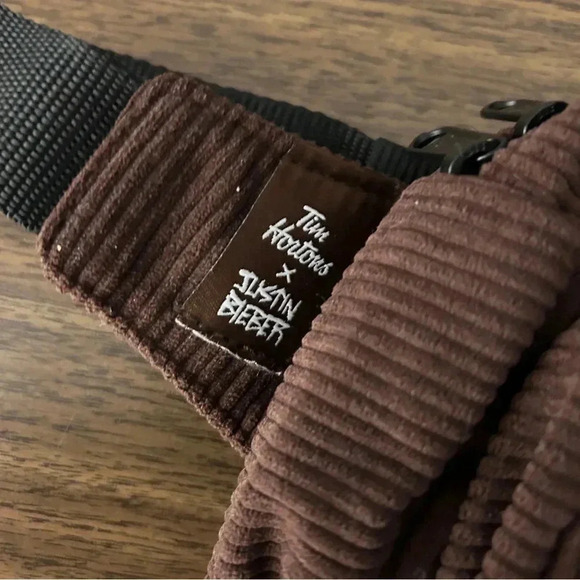 TIM BIEBS | JUSTIN BIEBER x TIM HORTONS  | Fanny Pack / Pouch / Bag - Picture 3 of 3